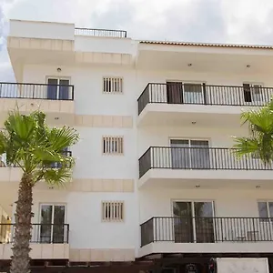 Apts. Charly's Hotel